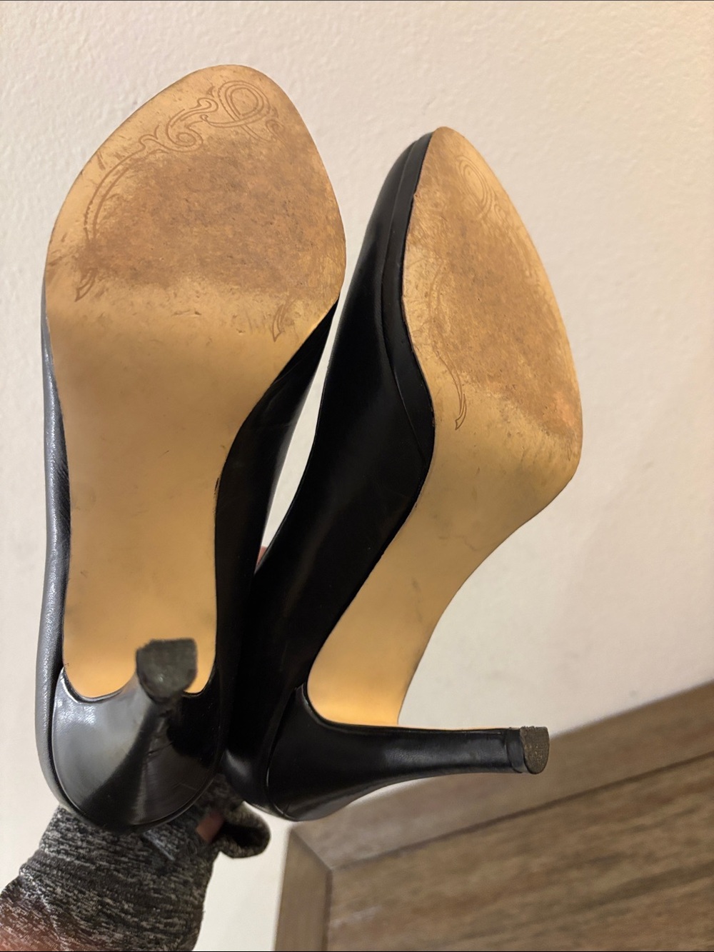 [Tahari] Black Leather High Heels Pumps Stilettos Rounded Toe Women’s 8 - Picture 6 of 11